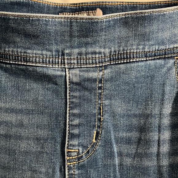 Torrid medium blue skinny jeans size 2R - Picture 3 of 10